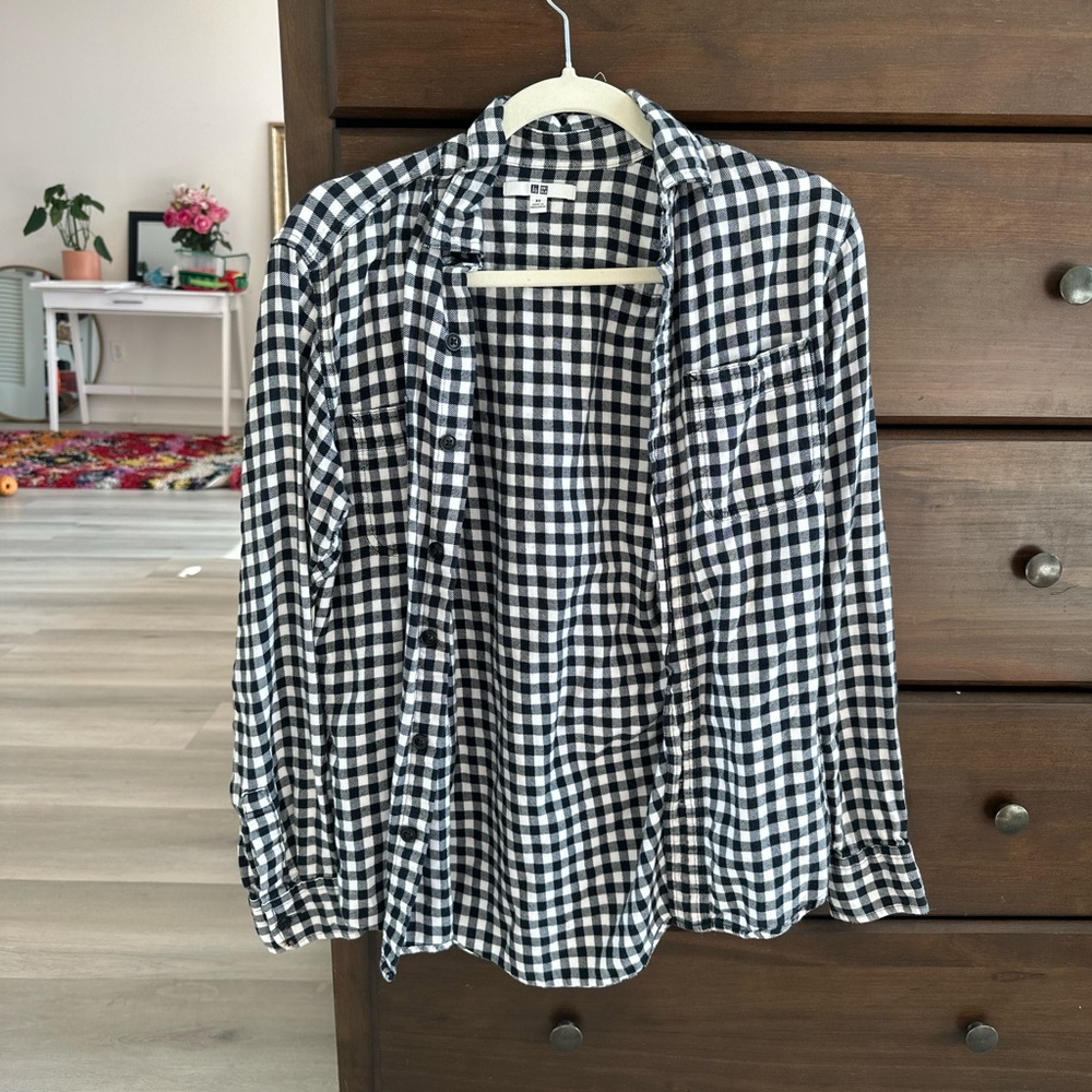 Uniqlo Black and White Checkered Button Down Shirt